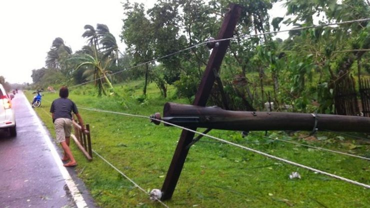 Strong winds damage infrastructure in Samar