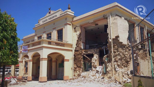 Towns in quake-hit Bohol get P1M each from DILG