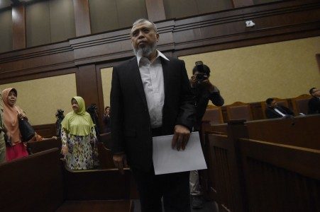 Mantan Hakim Mahkamah Konstitutsi (MK) Patrialis Akbar bersiap menjalani sidang lanjutan di Pengadilan Tipikor, Jakarta, Senin (21/8). FOTO oleh Akbar Nugroho Gumay/ANTARA 