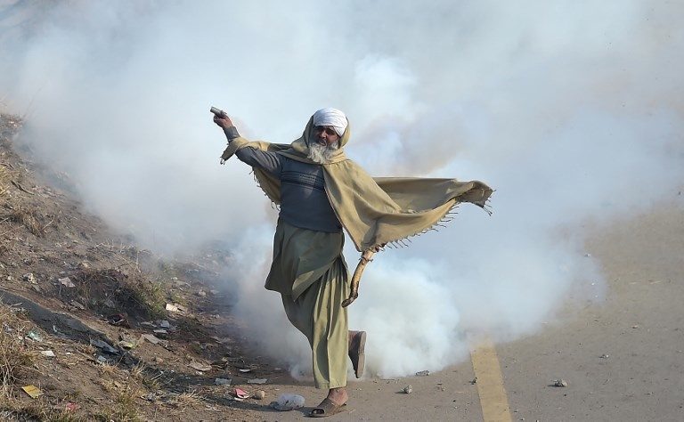 Clashes as Pakistani police try to disperse sit-in