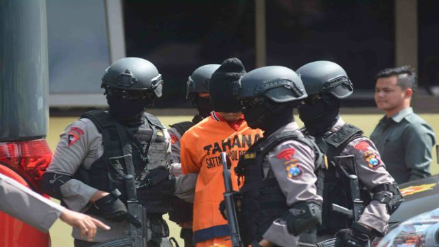 Ditangkap di Malang, dua tersangka teroris Thamrin dibawa ke Jakarta