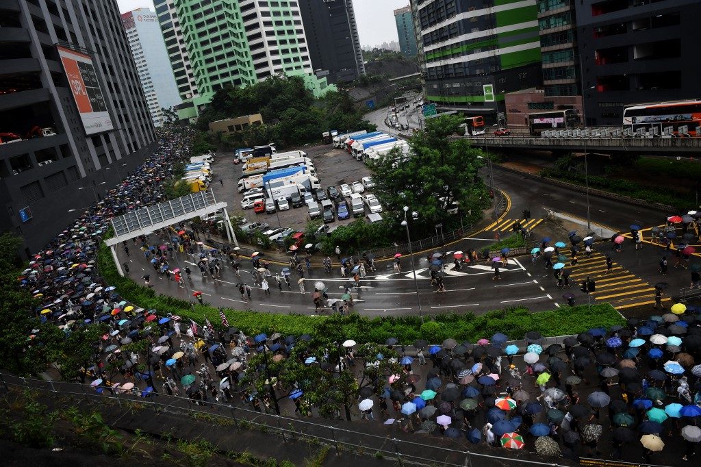 PROTESTS. Protesters gather in Yeung Uk road in Hong Kong on August 25, 2019. Protesters gather at a sports stadium as Hong Kong braces for more anti-government rallies. Photo by Lillian Suwanrumpha/AFP 