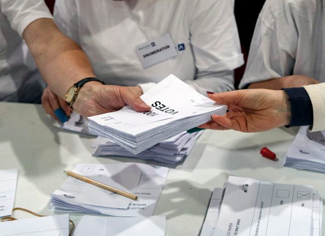 COUNTING. Ballots are counted at the Aberdeen Exhibition and Conference Centre during the Scottish referendum in Aberdeen, Scotland, 18 September 2014. Robert Perry/EPA
