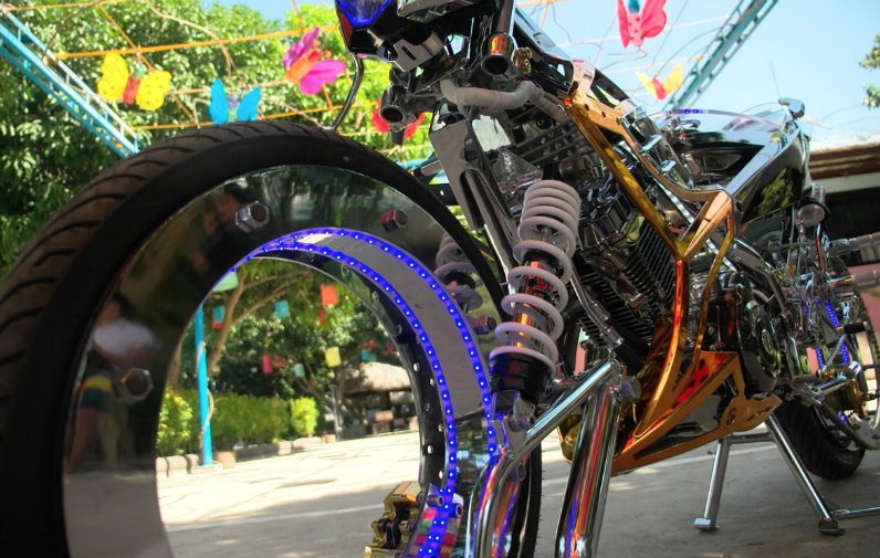 Penggemar sepeda Filipina menciptakan sepeda motor hubless
