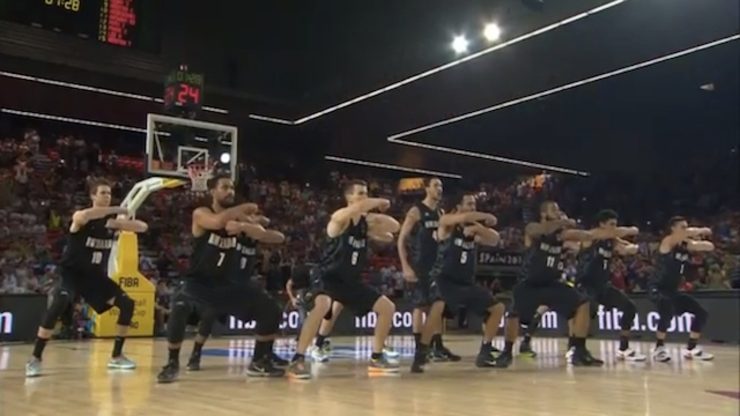 Webhits: New Zealand FIBA team does the haka dance