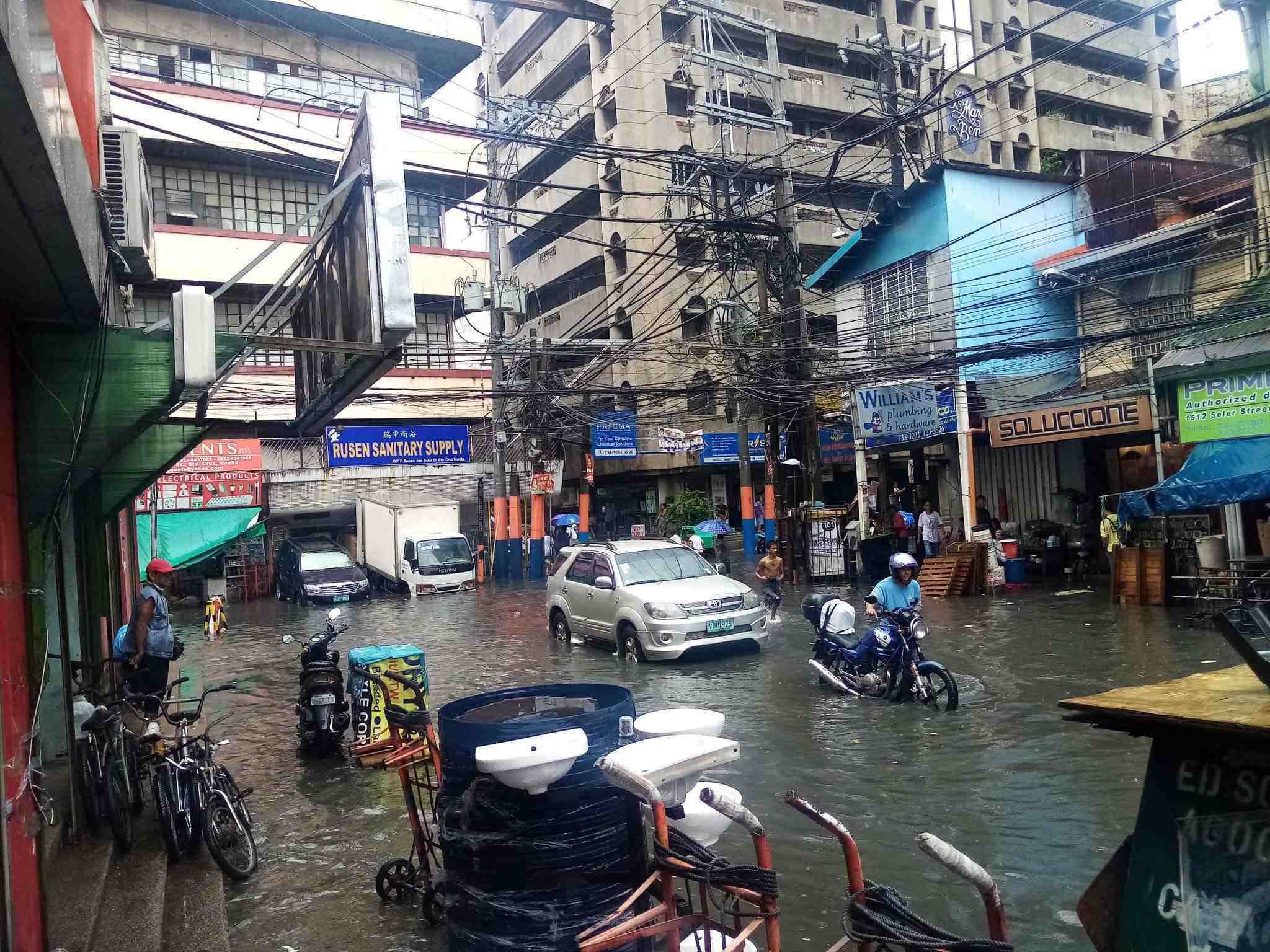 FLORENTINO Street in Sta. Cruz, Manila. Photo by Twitter user @travelferdie 