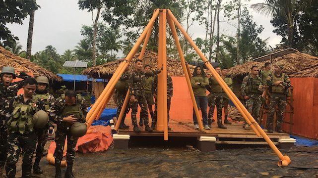 WATCH: Troops show Duterte how to build Marawi shelter in 10 minutes