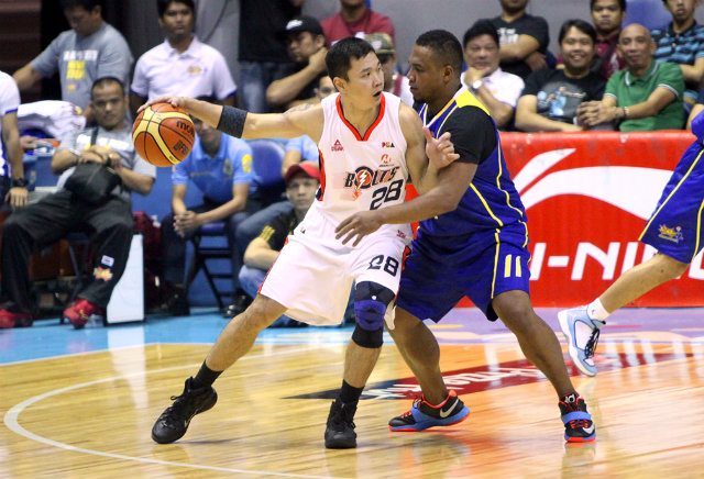 SCORER. Meralco's Gary David (L), seen here backing down Talk 'N Text's Willie Miller (R), is leading the Bolts in scoring with 18 points per game. Photo by Nuki Sabio/PBA Images 