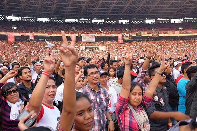 JOKOWI SUPPORTERS. Thousands of supporters at a concert for Jokowi a few days before the presidential election. Photo courtesy of anakcerdas/Flickr