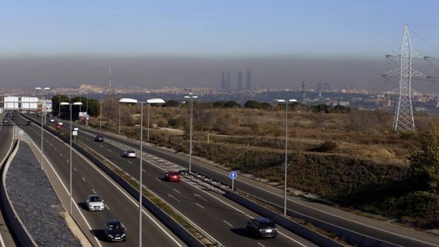 Choking in car fumes, Madrid locals curse pollution