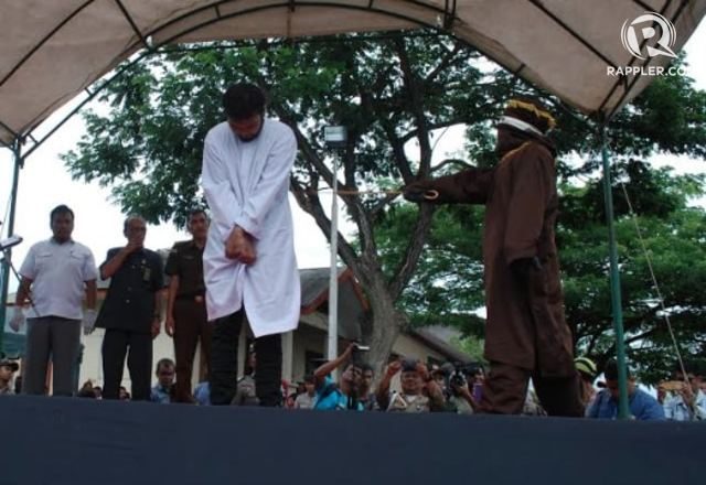 Langgar Qanun Jinayah, 18 warga Aceh Barat dicambuk di depan umum
