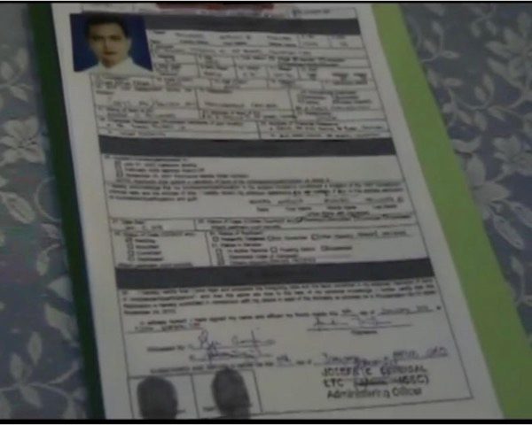 Senator Trillanes shows a copy of his application for amnesty. Photo from Trillanes' office 