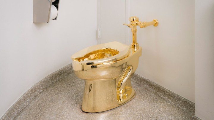 Solid gold toilet stolen from English palace