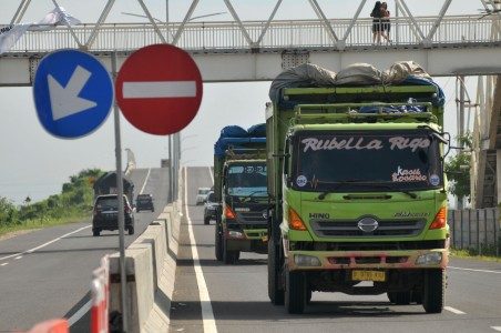 Jembatan Cisomang di Tol Purbaleunyi bergeser, kendaraan Jakarta-Bandung dialihkan
