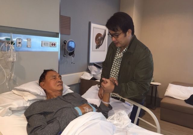 Bong Revilla visits sick dad in hospital
