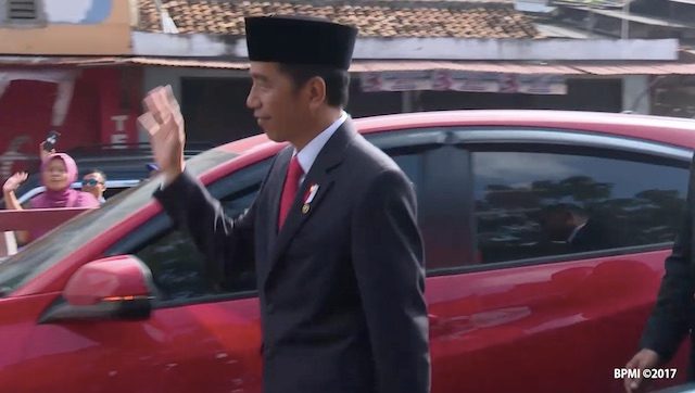 Indonesia traffic jam forces president to walk instead