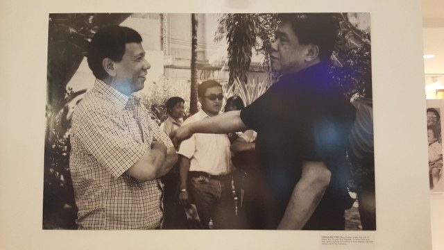DAVAO POLITICS. In this Lumawag photo, Rodrigo Duterte chats with former political rival Prospero Nograles with his executive assistant Bong Go in the background. Photo by Pia Ranada/Rappler  