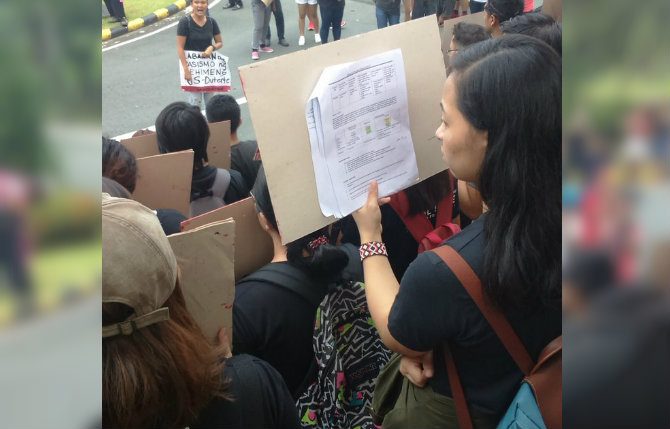 VIRAL: UP student studying biology while in rally