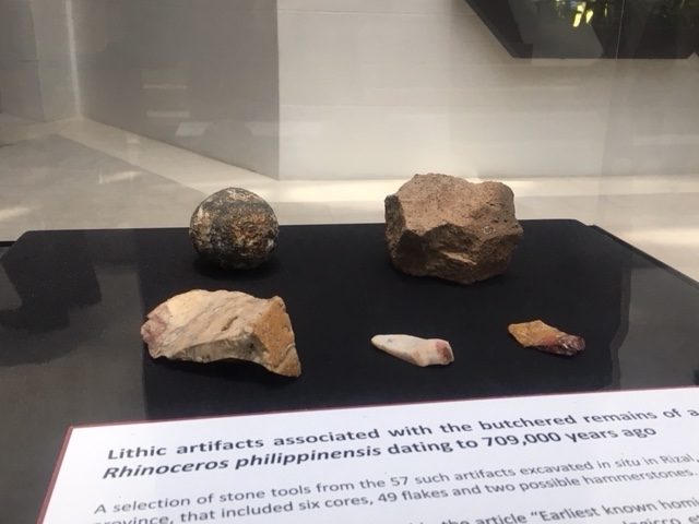 Stone tools. Lithic artifacts associated with the butchered rhinoceros dating to 709,000 years ago. Photo by Ralf Rivas 
