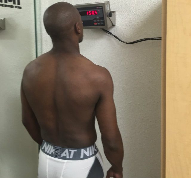 Floyd Mayweather down to 150.5 pounds at 30-day weigh-in