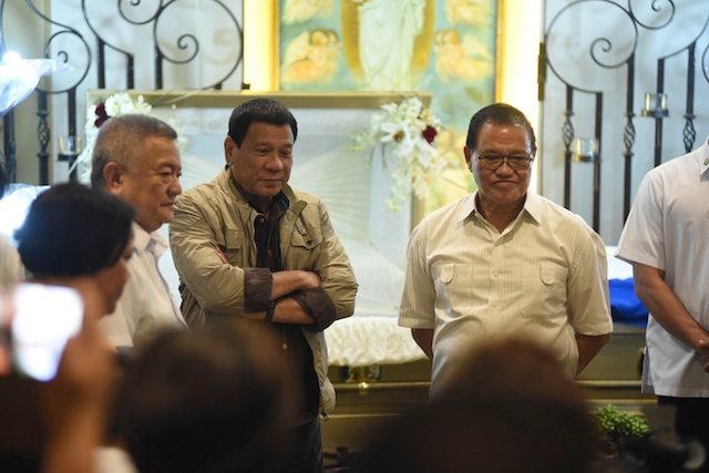 Duterte visits wake of Miriam Santiago