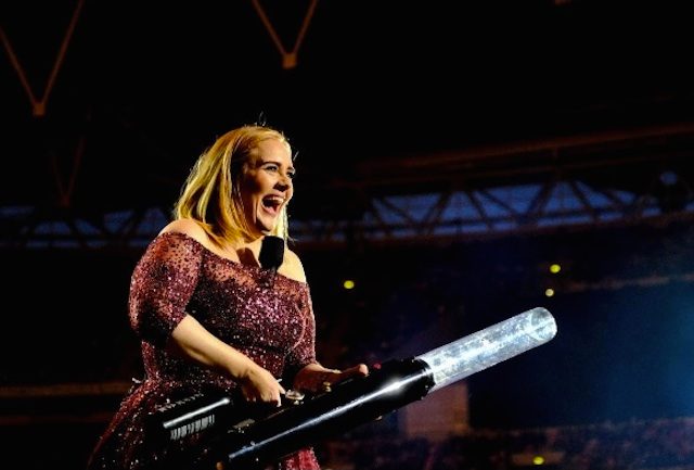 Pita suara rusak, Adele batalkan dua konser terakhirnya