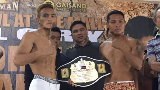Romero Duno (L) and Jason Egera (R) pose for photos at Friday's weigh-in 