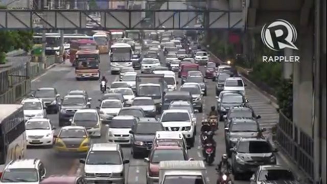 DAILY ORDEAL. Every day, commuters and drivers complain of being stuck in heavy traffic in Metro Manila. File photo by Rappler 