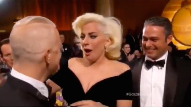 GOLDEN GLOBES 2016. Lady Gaga dinobatkan sebagai aktris terbaik dalam film televisi atau mini seri untuk perannya di mini seri 'American Horror Story: Hotel". Foto dari YouTube/GoldenGlobes Live 