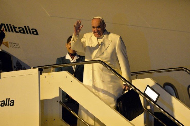 HIGHLIGHTS: Pope Francis arrives in Sri Lanka