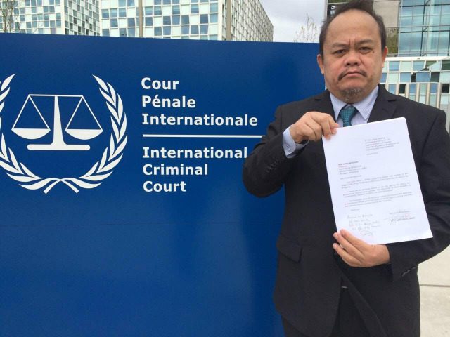 COMPLAINT VS DUTERTE. Filipino lawyer Jude Sabio files a complaint against President Rodrigo Duterte before the International Criminal Court. Photo courtesy of the Office of Senator Antonio Trillanes IV 