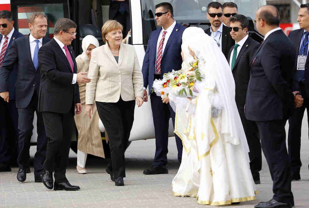 Merkel begins Turkey trip with visit to refugee camp