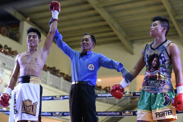 Reymart Gaballo (L) moved to 12-0 (10 KOs) with a first round knockout win 