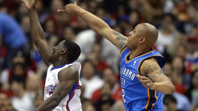 Clippers roll over Thunder to even series 2-2