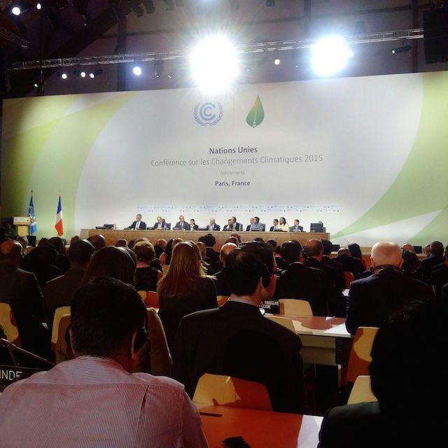 PEMUNGUTAN SUARA. Suasana pembahasan draf final Konferensi Perubahan Iklim COP 21 di Paris, 12 Desember 2015. Negara-negara peserta akan memberikan suaranya. Foto istimewa 