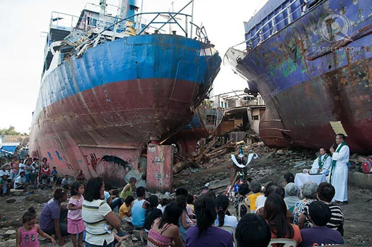 7 ships still stranded in Yolanda areas a year later