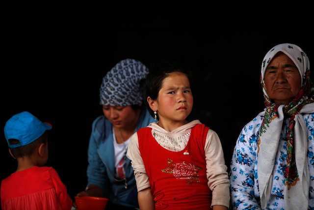 Di Xinjiang, usia menikah untuk perempuan adalah 18 tahun