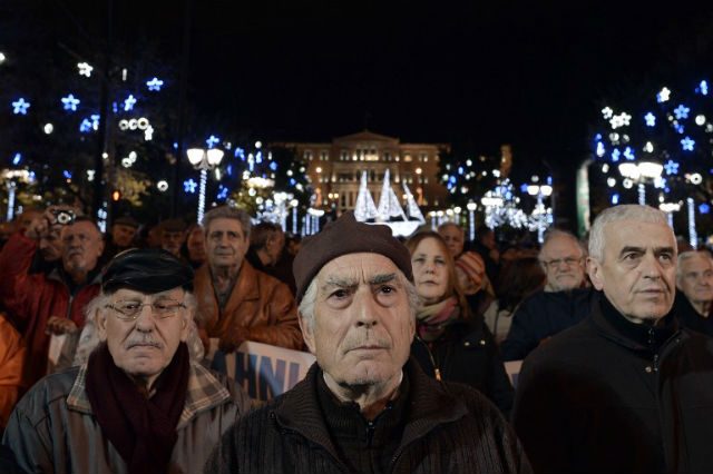 PROTEST. Greek pensioners gather outside the Finance Ministry in central Athens late on December 10, 2014. Photo by Louisa Gouliamaki/AFP  