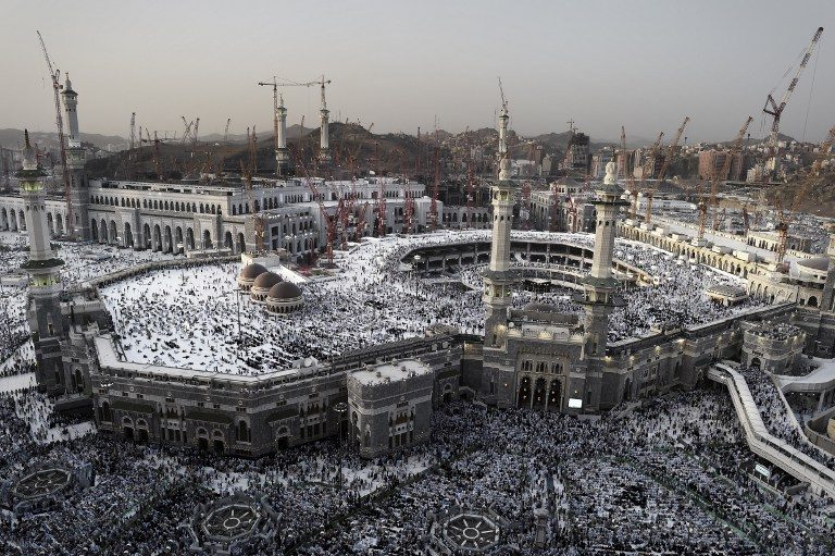 Ratusan ribu calon jamaah haji dari seluruh dunia berkumpul di Masjidil Haram, Mekah, Arab Saudi. Foto oleh AFP