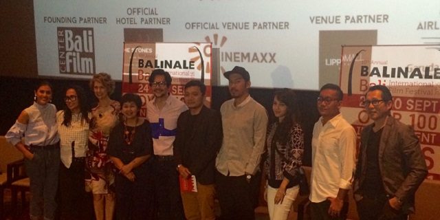 Sejumlah aktris, aktor, sutradara dan produser film Indonesia berpose bersama penyelenggara Balinale 2016 di Cinemaxx FX, Senayan, Jakarta, Selasa (6/9). Foto oleh Yetta Tondang/Rappler. 