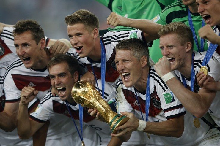 Miroslav Klose, Philipp Lahm, Kevin Grosskreutz, Bastian Schweinsteiger, André Schürrle and Julian Draxler hold their hard-earned World Cup trophy. Photo by Adrian Dennis/AFP
