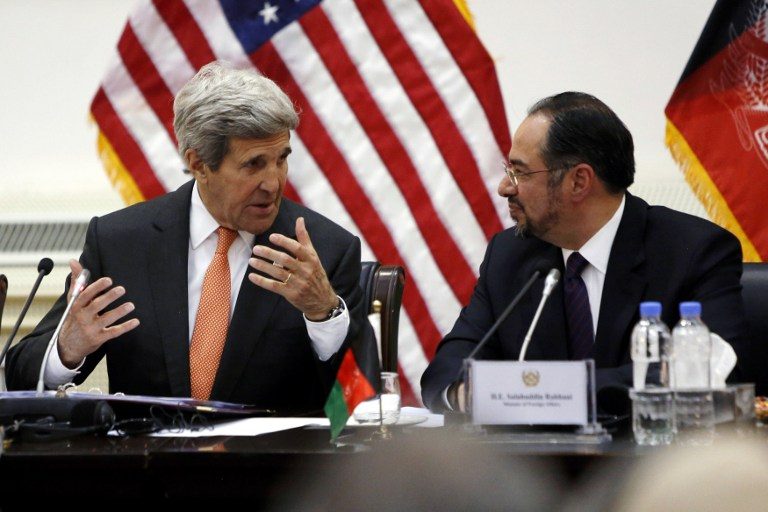 Kerry makes unannounced visit to Kabul to support unity gov’t