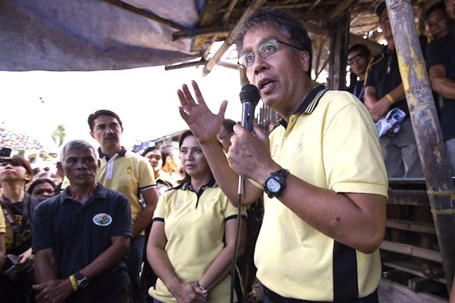 Lifestyle check on candidates? My records are open, says Roxas
