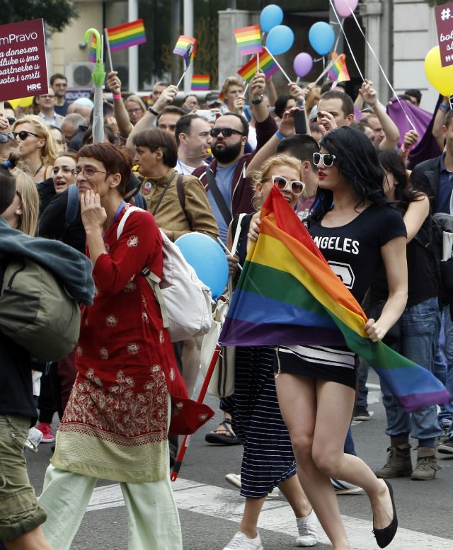 Belgrade Gay Pride march expresses solidarity with migrants