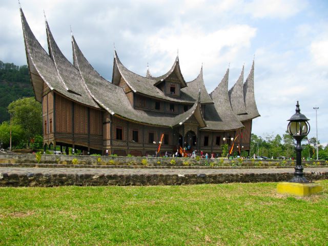 HISTORIC PALACE. Istana Baso Pagaruyung is the former royal palace housing the Pagaruyung Kingdom