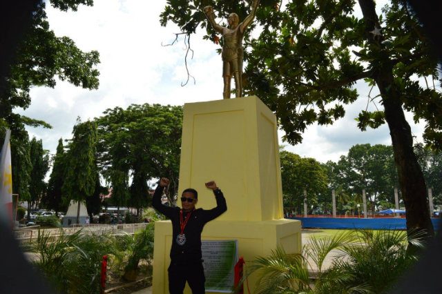 Boxing champ Donnie Nietes honored with statue in his hometown
