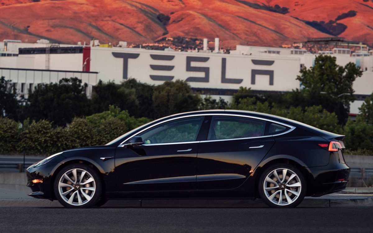 Mobil listrik Tesla Model 3 siap dirilis ke pasar