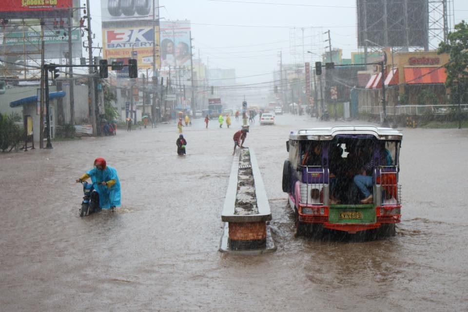 CAGAYAN DE ORO FLOODING. Flood swamps a street in Cagayan de Oro City on January 28, 2017, making travel difficult for motorists. Photo by Rhoel Chaves Conde/CDO City LGU  