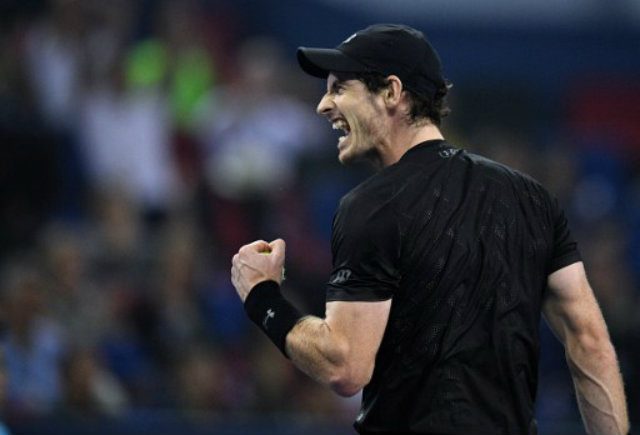 Murray closes in on slumping Djokovic for tennis world number one
