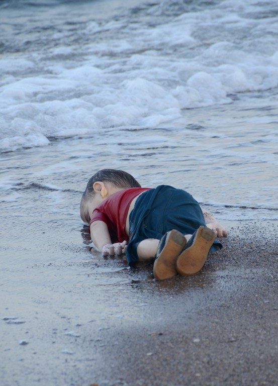 LIFE & DEATH. The dead body of 3-year-old Aylan Kurdi illustrated the plight of Syrian refugees and the inadequacy of the global response to the crisis. The photo shocked the conscience of the world. Photo by Nilufer Demir/AFP/Dogan News Agency  
